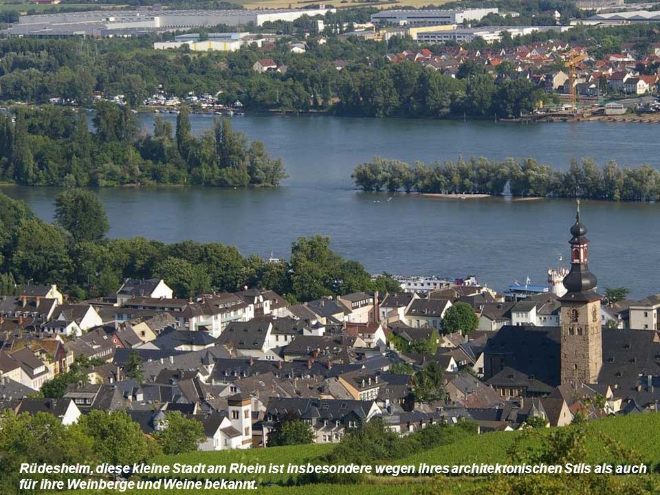 Rüdesheim, diese kleine Stadt am Rhein ist insbesondere wegen ihres architektonischen Stils als auch für ihre Weinberge und Weine bekannt.