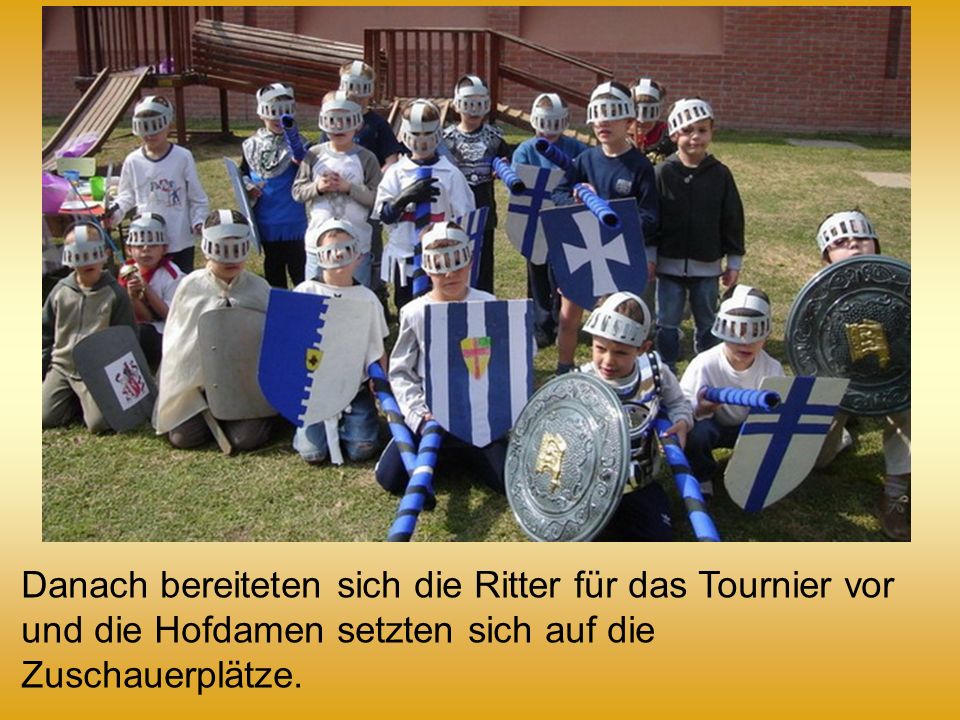 Danach bereiteten sich die Ritter für das Tournier vor und die Hofdamen setzten sich auf die Zuschauerplätze.