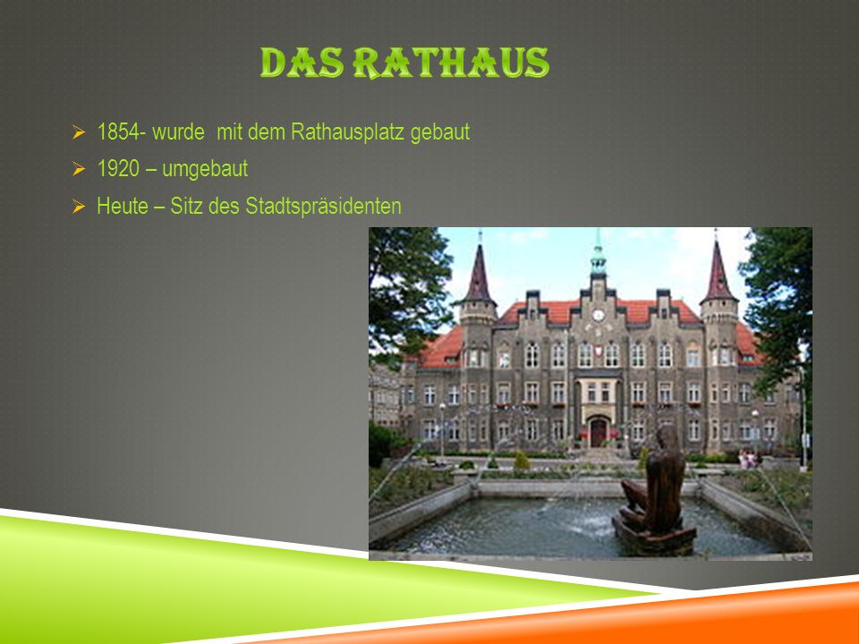 Das Rathaus wurde mit dem Rathausplatz gebaut 1920 – umgebaut