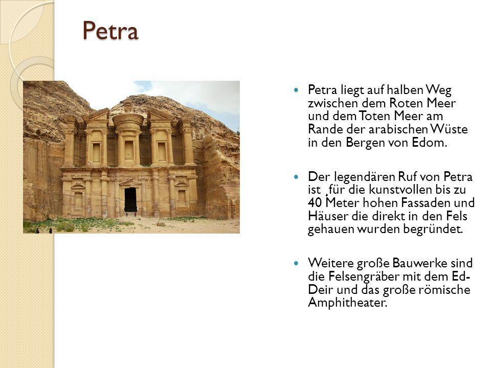 Petra Petra liegt auf halben Weg zwischen dem Roten Meer und dem Toten Meer am Rande der arabischen Wüste in den Bergen von Edom.