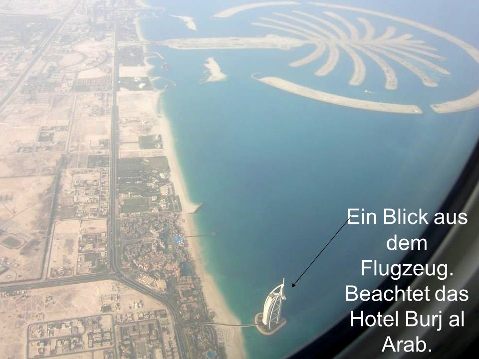 Ein Blick aus dem Flugzeug. Beachtet das Hotel Burj al Arab.