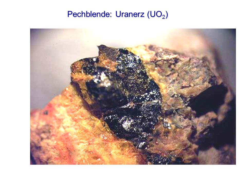 Pechblende: Uranerz (UO2)