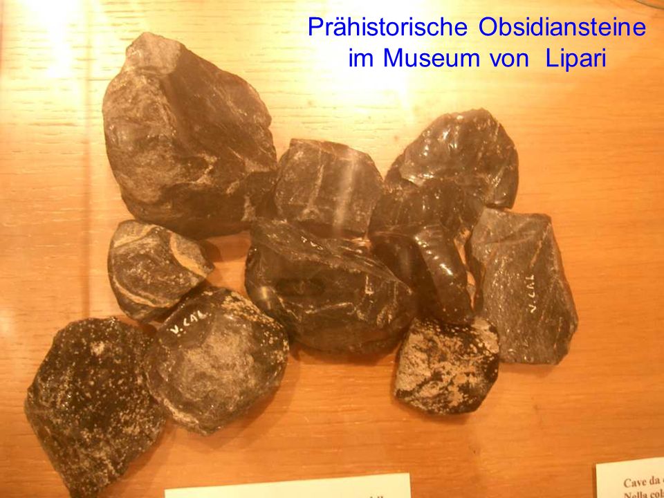 Prähistorische Obsidiansteine im Museum von Lipari