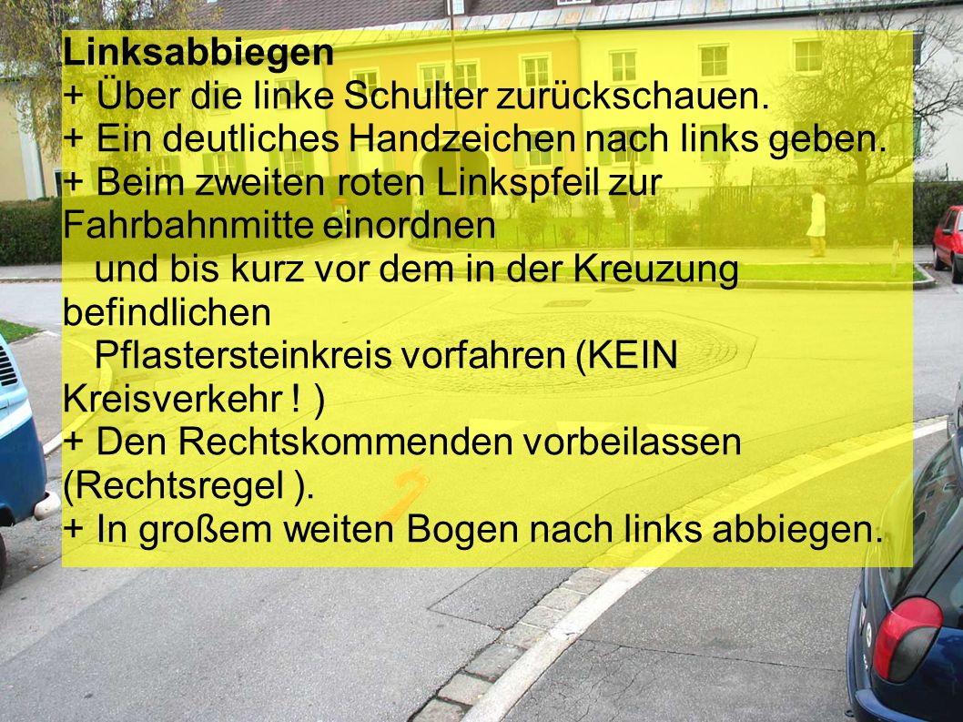 Linksabbiegen + Über die linke Schulter zurückschauen. + Ein deutliches Handzeichen nach links geben.