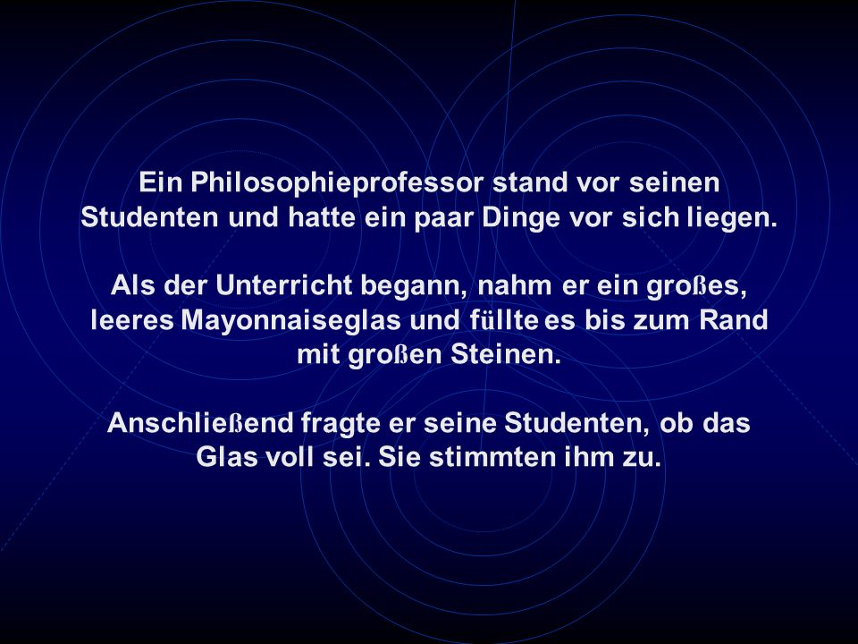 Ein Philosophieprofessor stand vor seinen Studenten und hatte ein paar Dinge vor sich liegen.