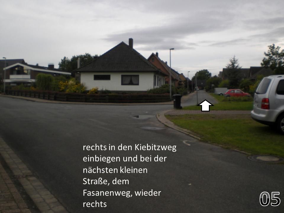 rechts in den Kiebitzweg einbiegen und bei der nächsten kleinen Straße, dem Fasanenweg, wieder rechts