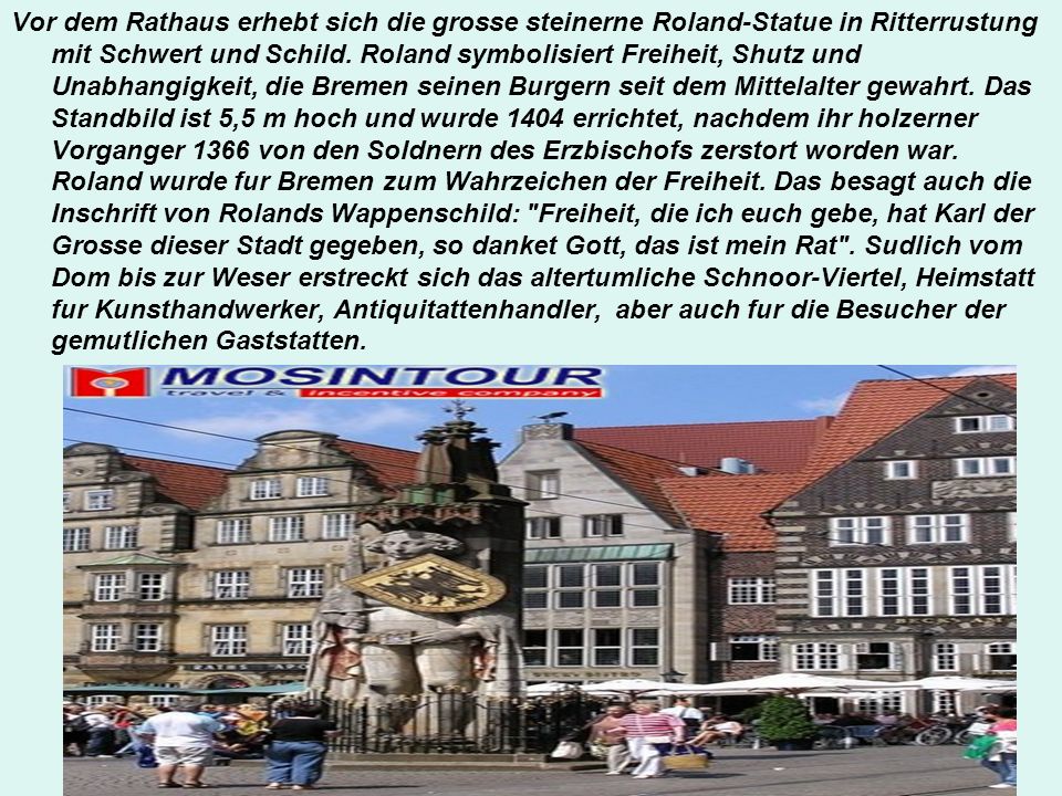 Vor dem Rathaus erhebt sich die grosse steinerne Roland-Statue in Ritterrustung mit Schwert und Schild.