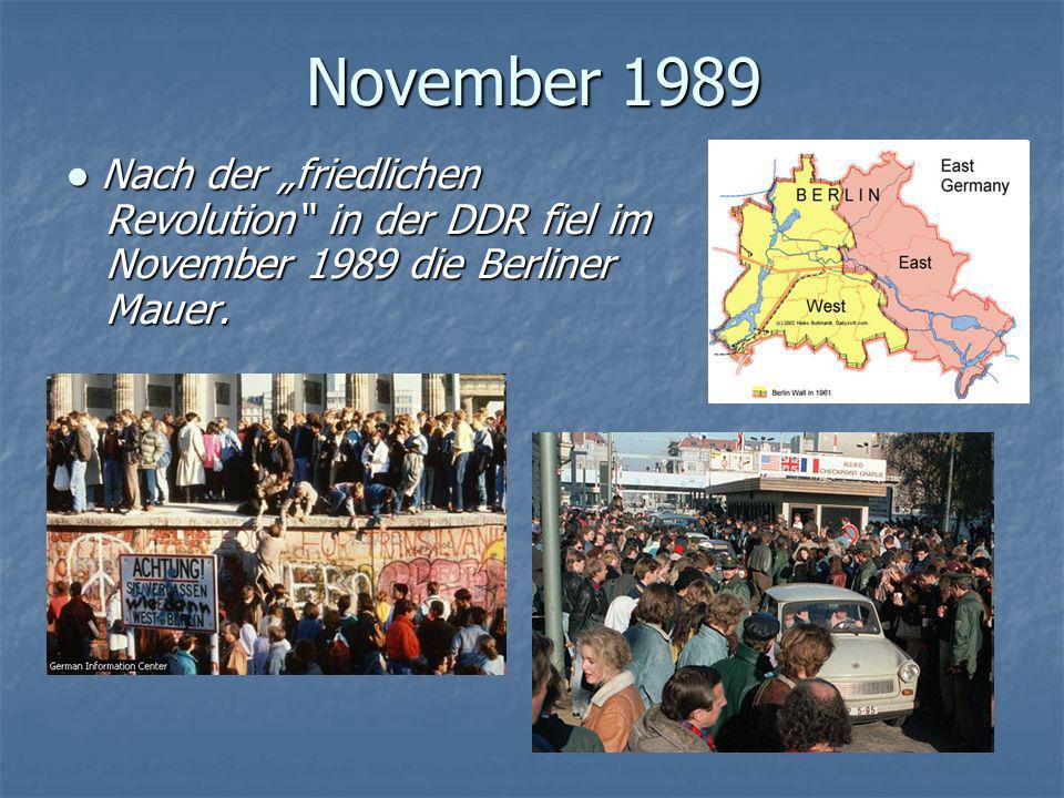 November 1989 ● Nach der „friedlichen Revolution in der DDR fiel im November 1989 die Berliner Mauer.