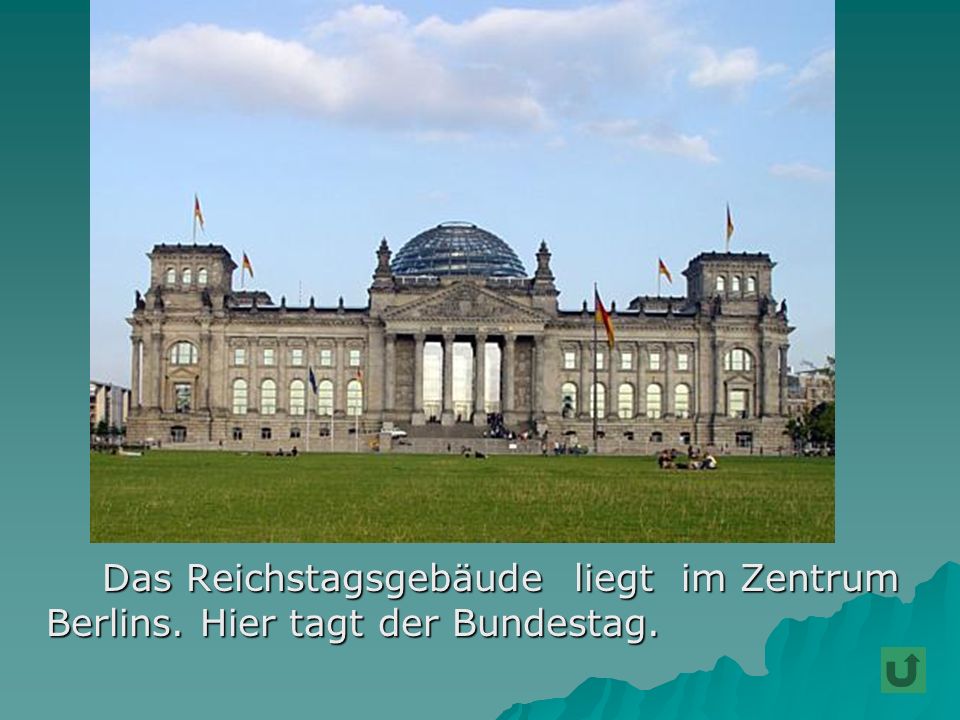 Das Reichstagsgebäude liegt im Zentrum Berlins. Hier tagt der Bundestag.