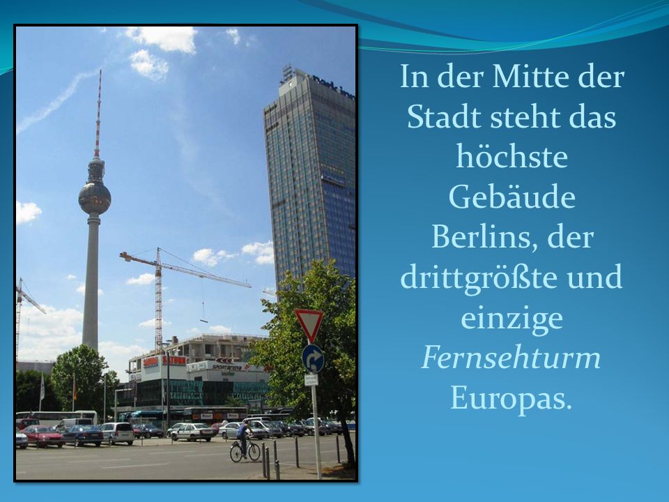 In der Mitte der Stadt steht das höchste Gebäude Berlins, der drittgrößte und einzige Fernsehturm Europas.