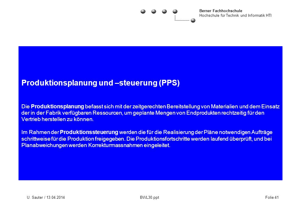 Produktionsplanung und –steuerung (PPS) Die Produktionsplanung befasst sich mit der zeitgerechten Bereitstellung von Materialien und dem Einsatz der in der Fabrik verfügbaren Ressourcen, um geplante Mengen von Endprodukten rechtzeitig für den Vertrieb herstellen zu können. Im Rahmen der Produktionssteuerung werden die für die Realisierung der Pläne notwendigen Aufträge schrittweise für die Produktion freigegeben. Die Produktionsfortschritte werden laufend überprüft, und bei Planabweichungen werden Korrekturmassnahmen eingeleitet.