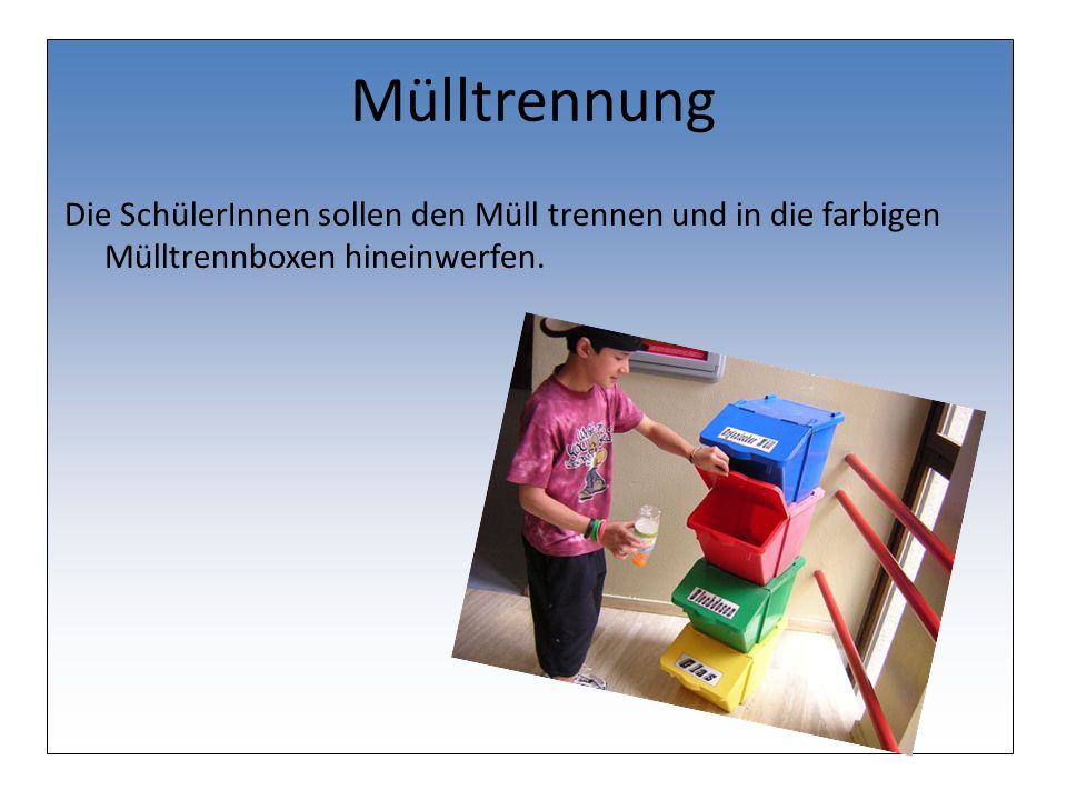 Mülltrennung Die SchülerInnen sollen den Müll trennen und in die farbigen Mülltrennboxen hineinwerfen.