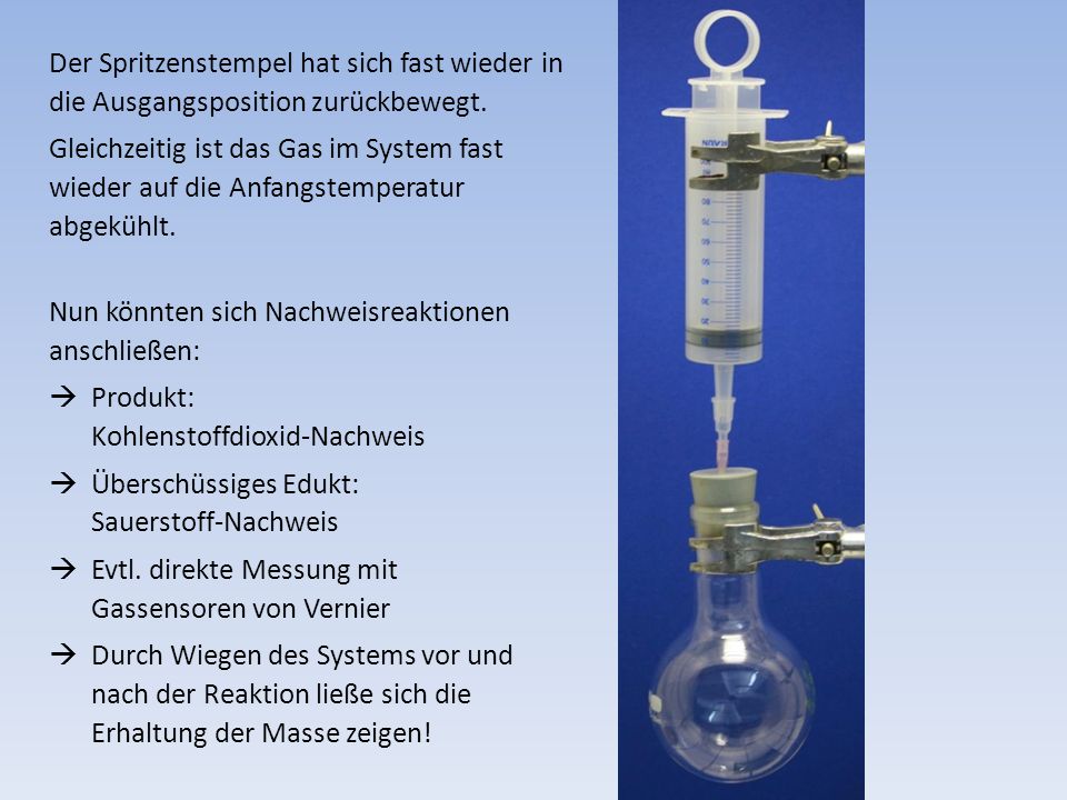 Der Spritzenstempel hat sich fast wieder in die Ausgangsposition zurückbewegt.