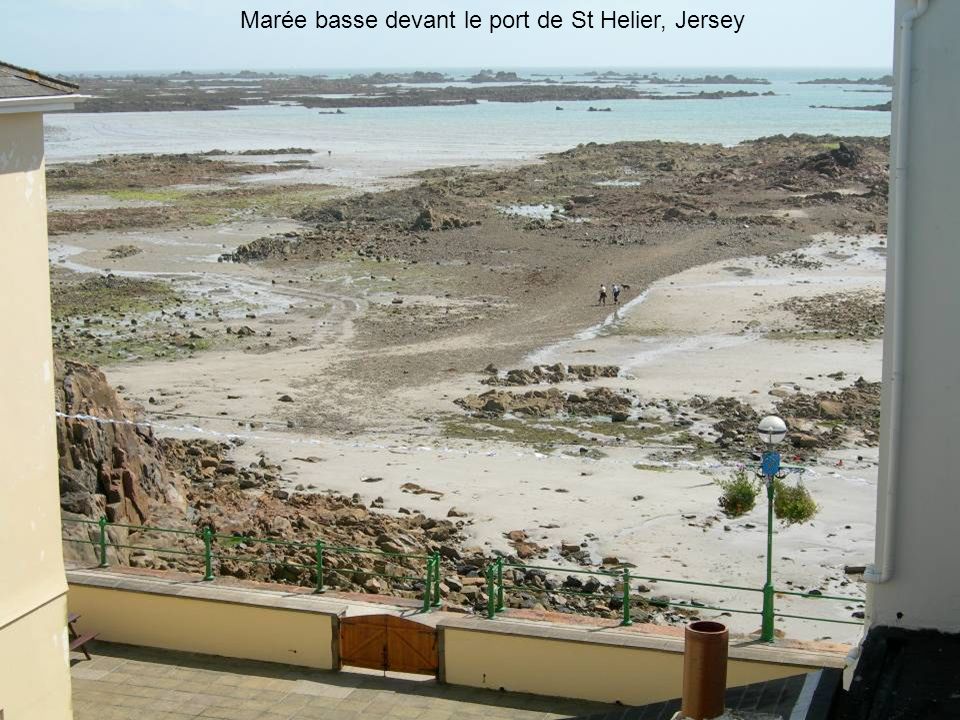 Marée basse devant le port de St Helier, Jersey