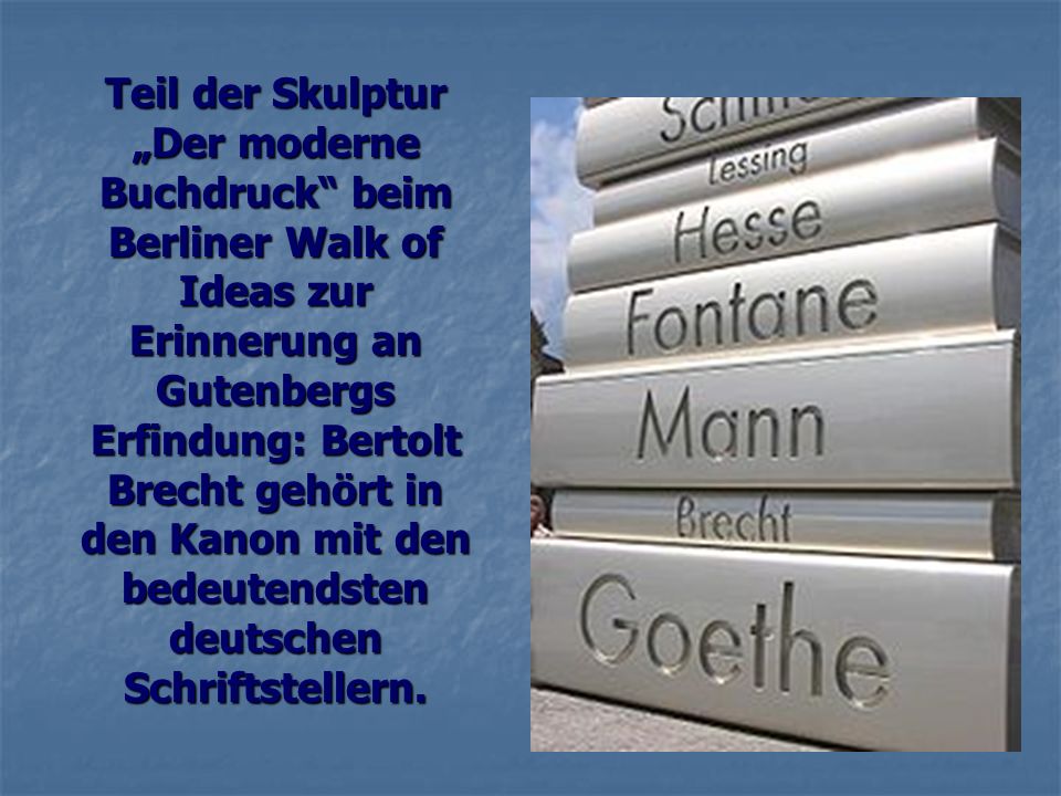 Teil der Skulptur „Der moderne Buchdruck beim Berliner Walk of Ideas zur Erinnerung an Gutenbergs Erfindung: Bertolt Brecht gehört in den Kanon mit den bedeutendsten deutschen Schriftstellern.