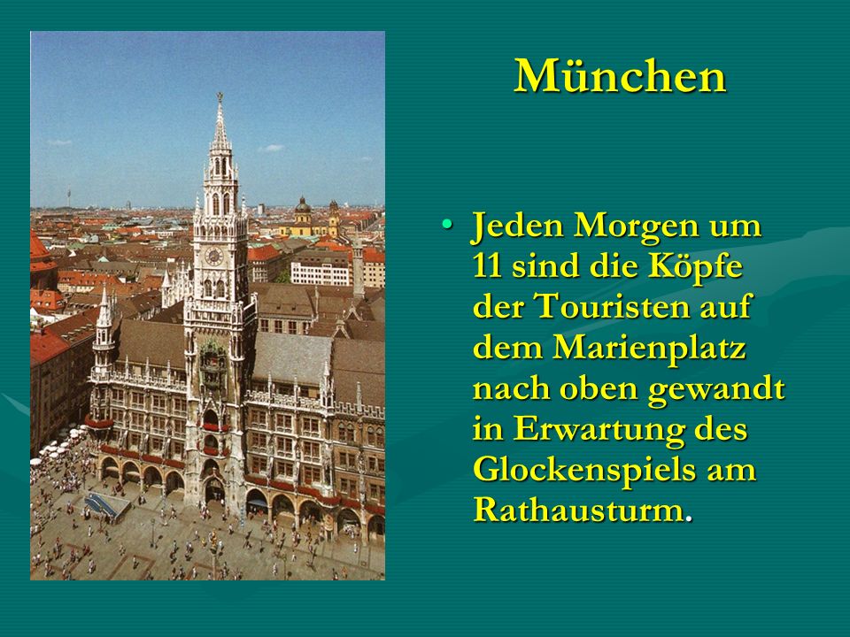 München Jeden Morgen um 11 sind die Köpfe der Touristen auf dem Marienplatz nach oben gewandt in Erwartung des Glockenspiels am Rathausturm.