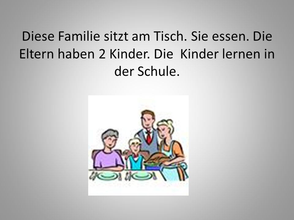 Diese Familie sitzt am Tisch. Sie essen. Die Eltern haben 2 Kinder